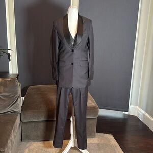 Women’s Dark Gray Slim Fit 3 Piece Formal Tuxedo Suit Shawl Lapel Size 6 NWOT